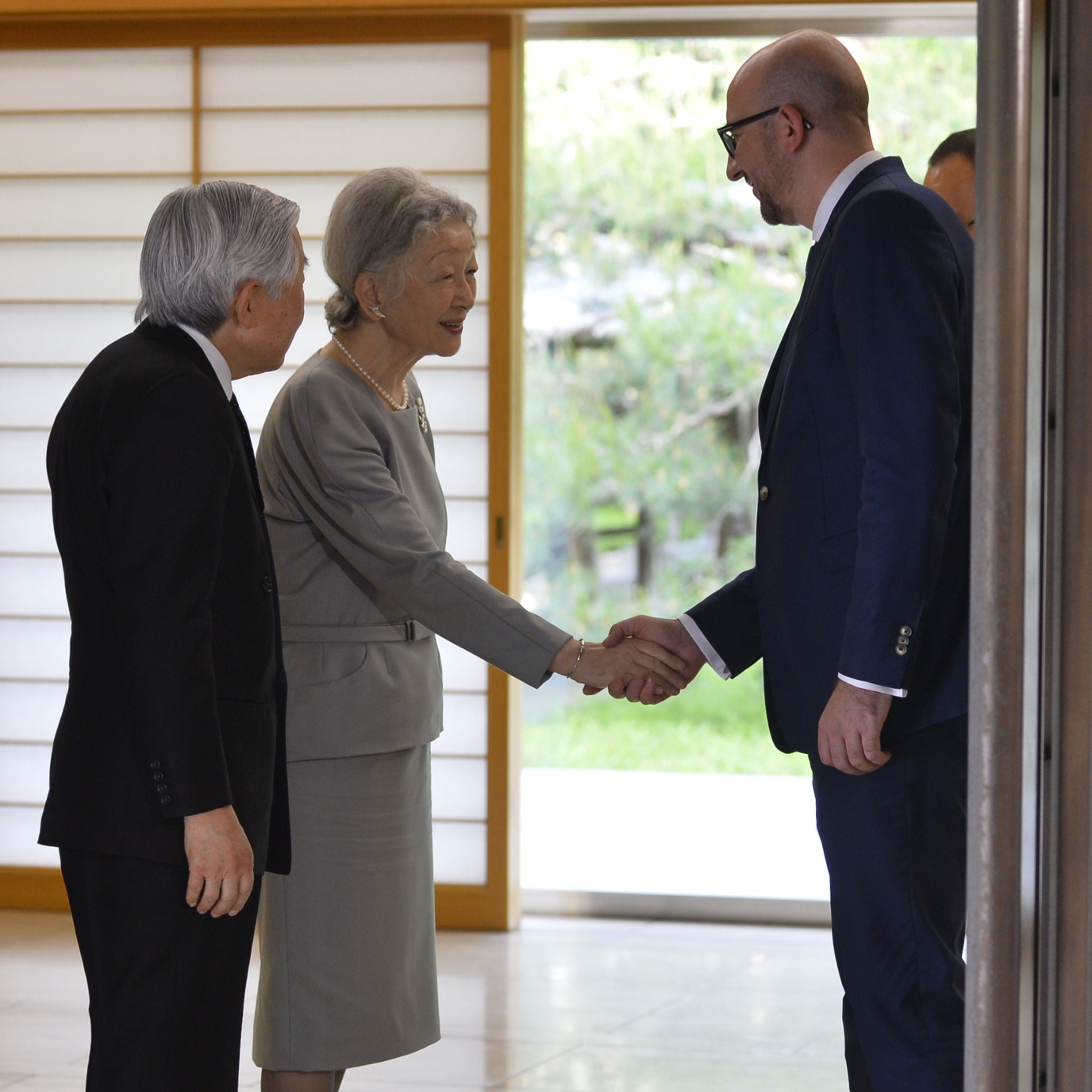 Politische und wirtschaftliche Mission in Japan: Treffen mit dem japanischen Kaiserpaar, Besuch des Monuments/Heiligtums Meiji-Schrein sowie Einweihung der Magritte-Ausstellung im National Art Center in Tokio