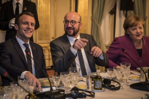 Emmanuel Macron, Charles Michel und Angela Merkel