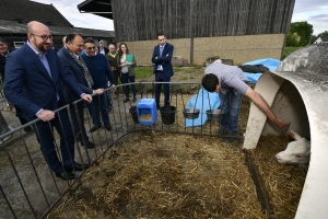 Heute Morgen beim Besuch eines Bauernhofs in Corroy-le-Grand mit Minister Willy Borsus.