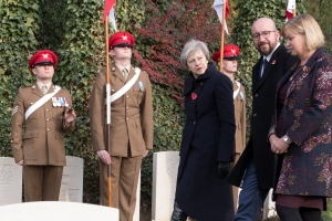 bezoek aan de begraafplaats van Saint-Symphorien in aanwezigheid van H.E. Mevr. Theresa May, eerste minister van het Verenigd Koninkrijk