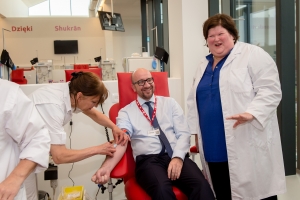 Ministers geven bloed in gloednieuw laboratoriumgebouw « Sango »