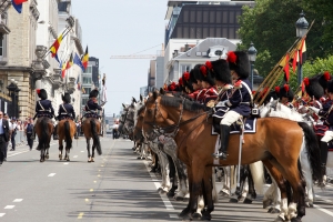 „Festliche Atmosphäre in den Brüsseler Straßen zum Nationalfeiertag. Die Gelegenheit, allen Sicherheits- und Rettungskräften zu danken, die täglich für unseren Schutz sorgen.“   