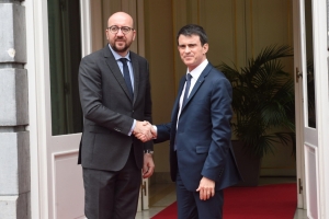 Moment de recueillement à la station de métro Maelbeek et réunion avec le Premier ministre français Manuel Valls.